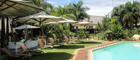 حمّام سباحة خارجي