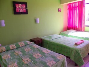 ห้องแฟมิลี่ | ตู้นิรภัยในห้องพัก, โต๊ะทำงาน, Wi-Fi ฟรี