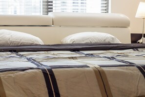 Room - Pelican Fully Furnished Apartments (Philadelphia)