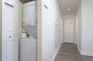 Living area - Fully Furnished Apartment in Philadelphia (Philadelphia)