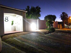 Free self-parking - Table View Lodge (Cape Town)