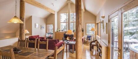 House, 3 Bedrooms | In-room dining