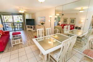 Breakfast area - Hibiscus Resort D 2 Bedroom Condo by MCM (St. Augustine)