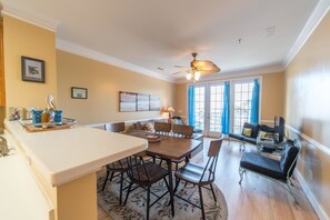 Family House, 3 Bedrooms, Ocean View, Sea Facing | In-room dining