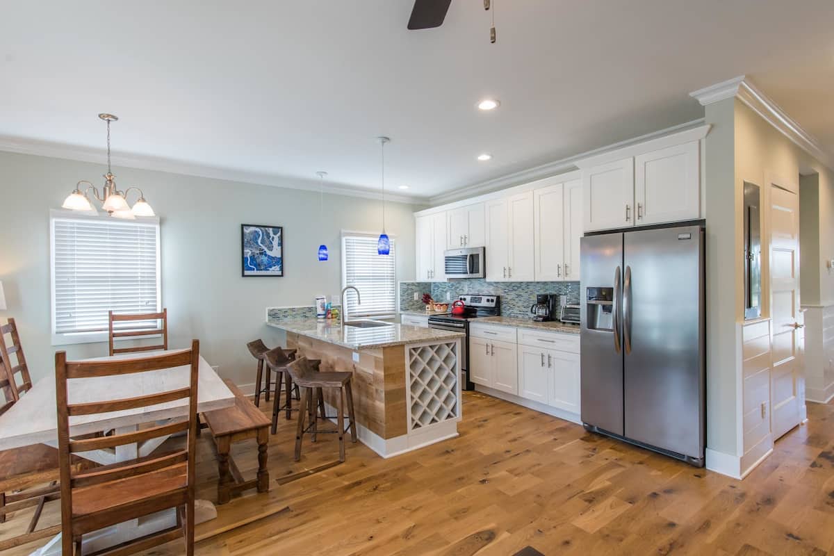 Family House, 4 Bedrooms | Private kitchen | Coffee/tea maker, fridge, microwave, oven