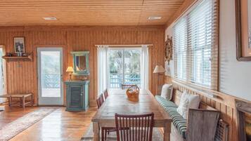 Family House, 4 Bedrooms, Ocean View, Sea Facing | Dining