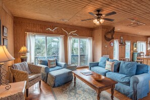 Family House, 4 Bedrooms, Ocean View, Sea Facing | Living room - E Ashley 1634 4 Bedroom Holiday Home By My Ocean Rentals (Folly Beach)