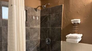 Double Room | Bathroom | Combined shower/tub, free toiletries, hair dryer, towels
