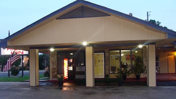 Basic Room, 1 Twin Bed | Iron/ironing board, free WiFi, bed sheets