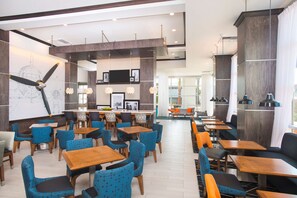 Petit déjeuner buffet compris tous les jours