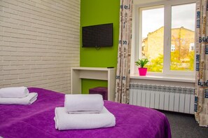 高級寝具、防音設備、アイロン / アイロン台、WiFi (無料)