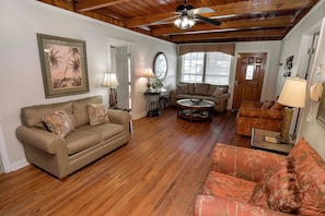 Family House, 5 Bedrooms, Courtyard Area | Living area