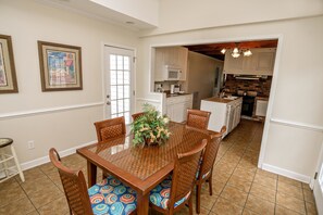 Dining - At Last Holiday Home 5 bedroom By Affordable Large Properties (Murrells Inlet)