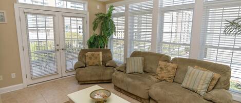 Rumah Comfort, 6 kamar tidur, pemandangan samudra | Ruang keluarga