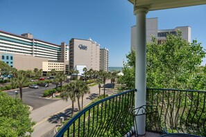 Comfort House, 6 Bedrooms, Ocean View | Street view