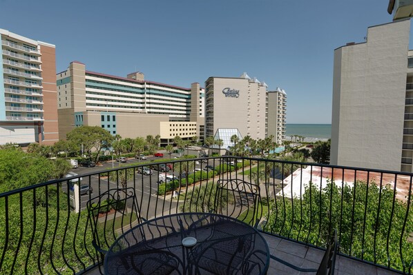 Comfort House, 6 Bedrooms, Ocean View | City view