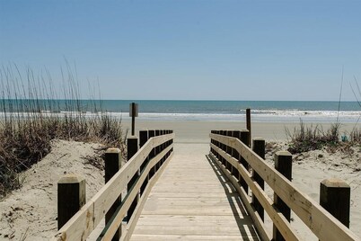 Bermuda Breeze C Holiday Home 8 bedroom By Affordable Large Properties