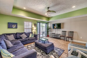Comfort Villa, 4 Bedrooms, Ocean View | Living room