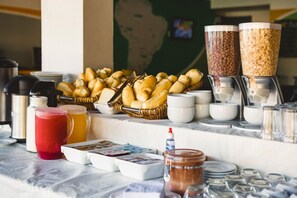 Daily buffet breakfast (BRL 40 per person)