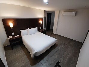 In-room safe, iron/ironing board, free WiFi, bed sheets - Ramada by Wyndham Tampico Centro (Tampico)