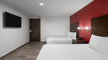 Room, 2 Katil Kelamin (Double), mesra pergerakan, Non Smoking (Hearing, Roll-in Shower) | Peti besi dalam bilik, seterika/papan seterika, Wi-fi percuma