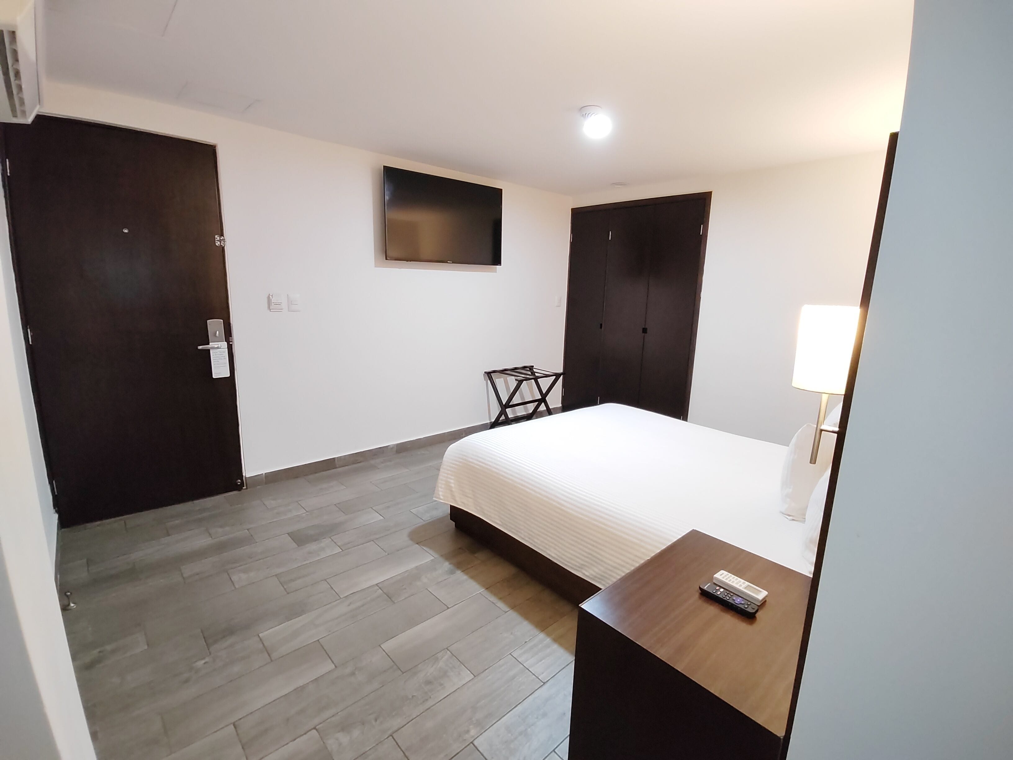 room, 1 double bed, non smoking | in-room safe, iron/ironing board, free wifi, bed sheets