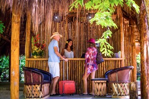 ฝ่ายต้อนรับ