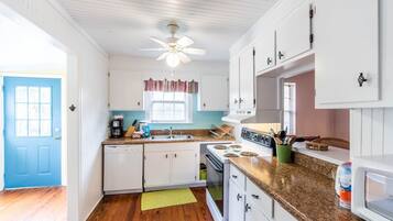 Family House, 2 Bedrooms, Ocean View | Private kitchen | Fridge, microwave, oven, stovetop