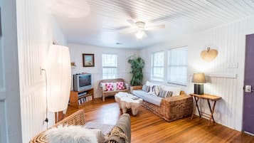 Family House, 2 Bedrooms, Ocean View | Living area | TV