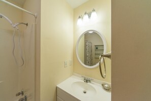 Familienhaus, 2 Schlafzimmer, Flussblick | Badezimmer