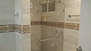 Deluxe Room, 1 Queen Bed | Room amenity - El Mirador Suites and Lounge (Managua)