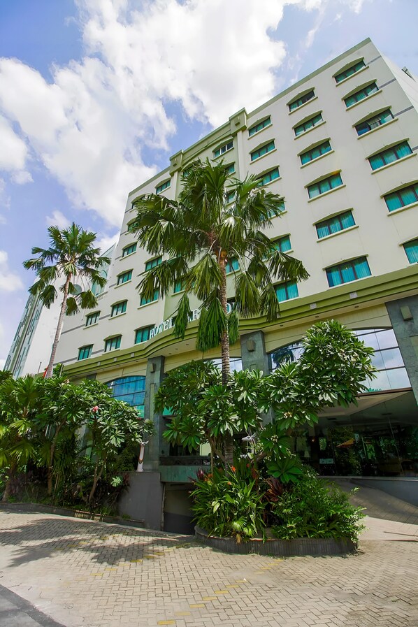 Front of property - Paragon Gallery Hotel (Jakarta)