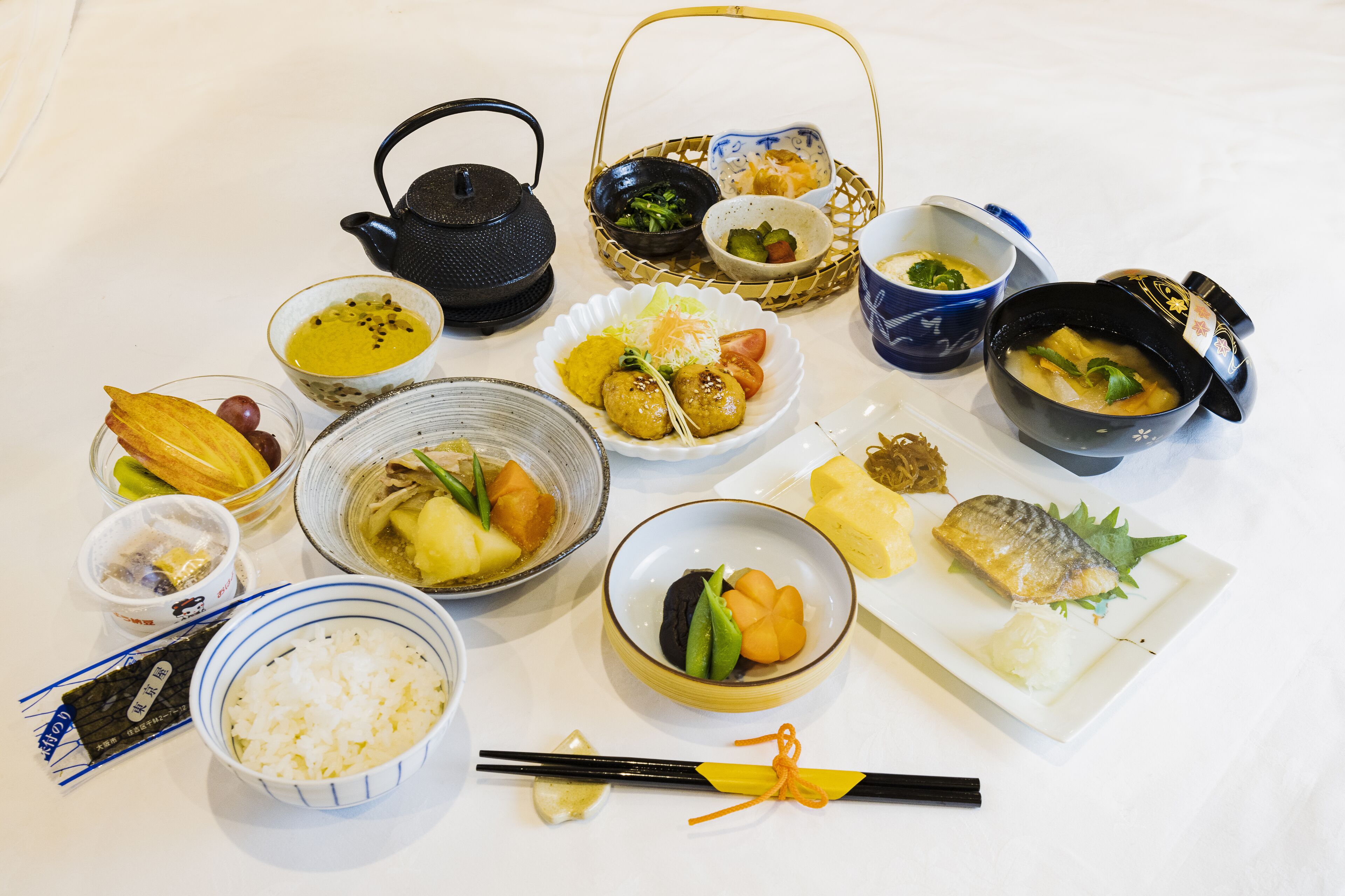 daily buffet breakfast (jpy 1800 per person)