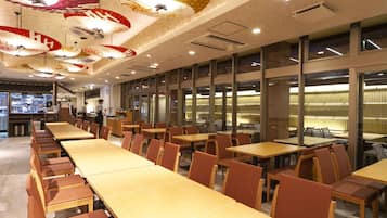 Daily buffet breakfast (JPY 2000 per person)