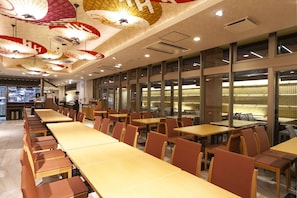 Daily buffet breakfast (JPY 2000 per person)