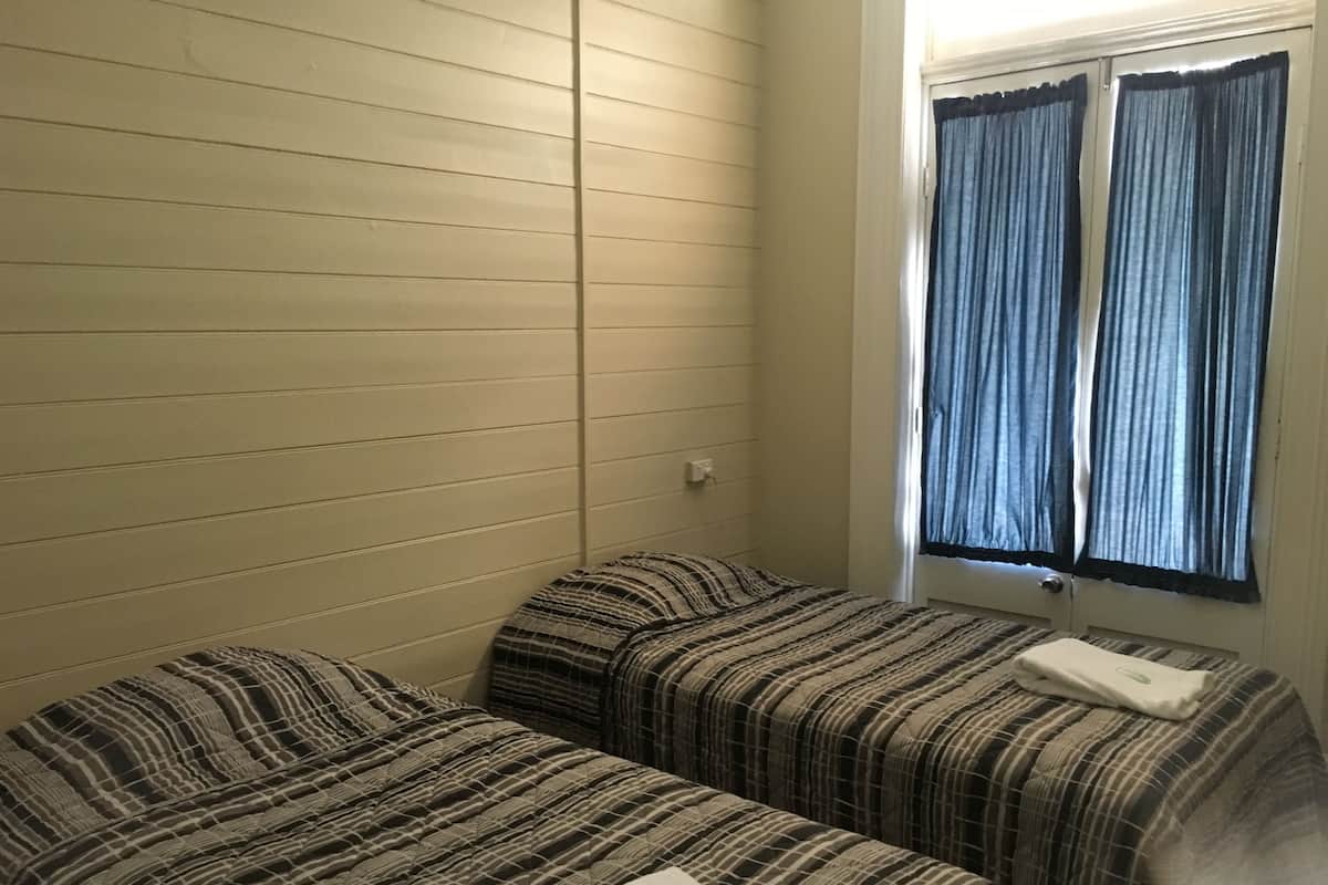 Kamar Twin | Wi-Fi gratis dan seprai linen