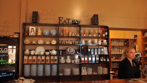 Lunch and dinner served - Great Central Hotel Glen Innes (Glen Innes)