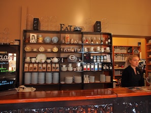 Lunch and dinner served - Great Central Hotel Glen Innes (Glen Innes)