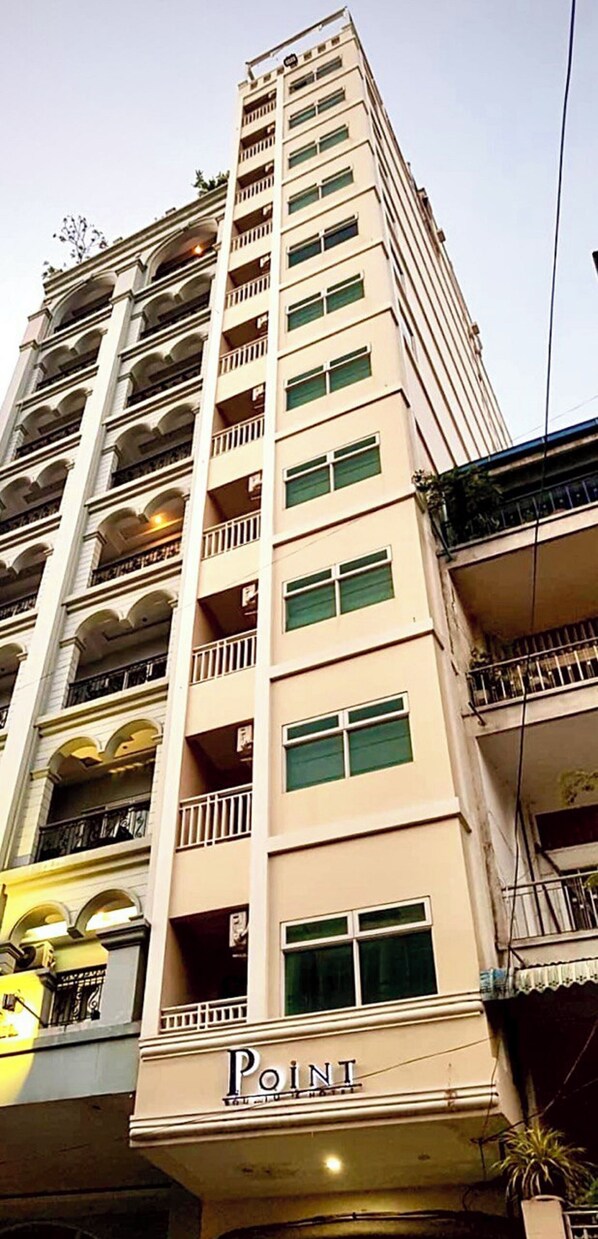 Vista frontal de la propiedad