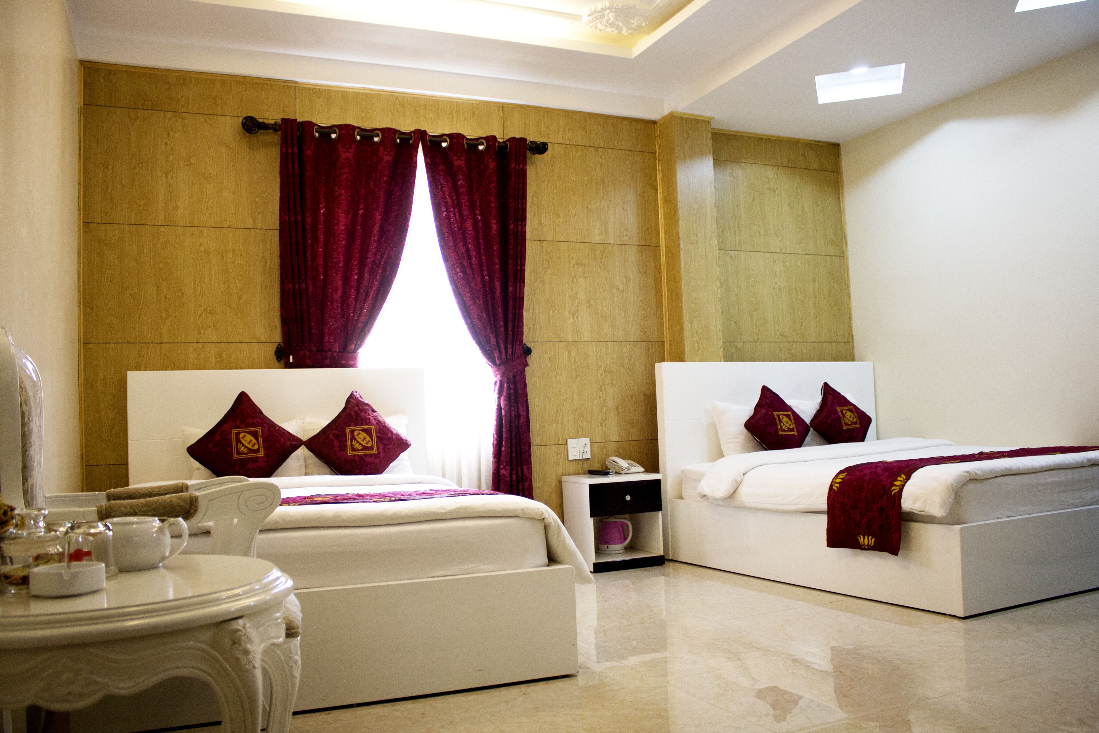 quadruple room | blackout curtains, soundproofing, free wifi, bed sheets