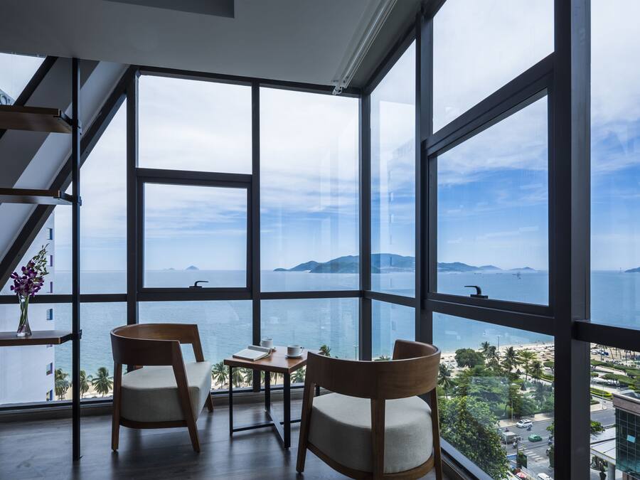 Premium bedding, minibar, in-room safe, desk