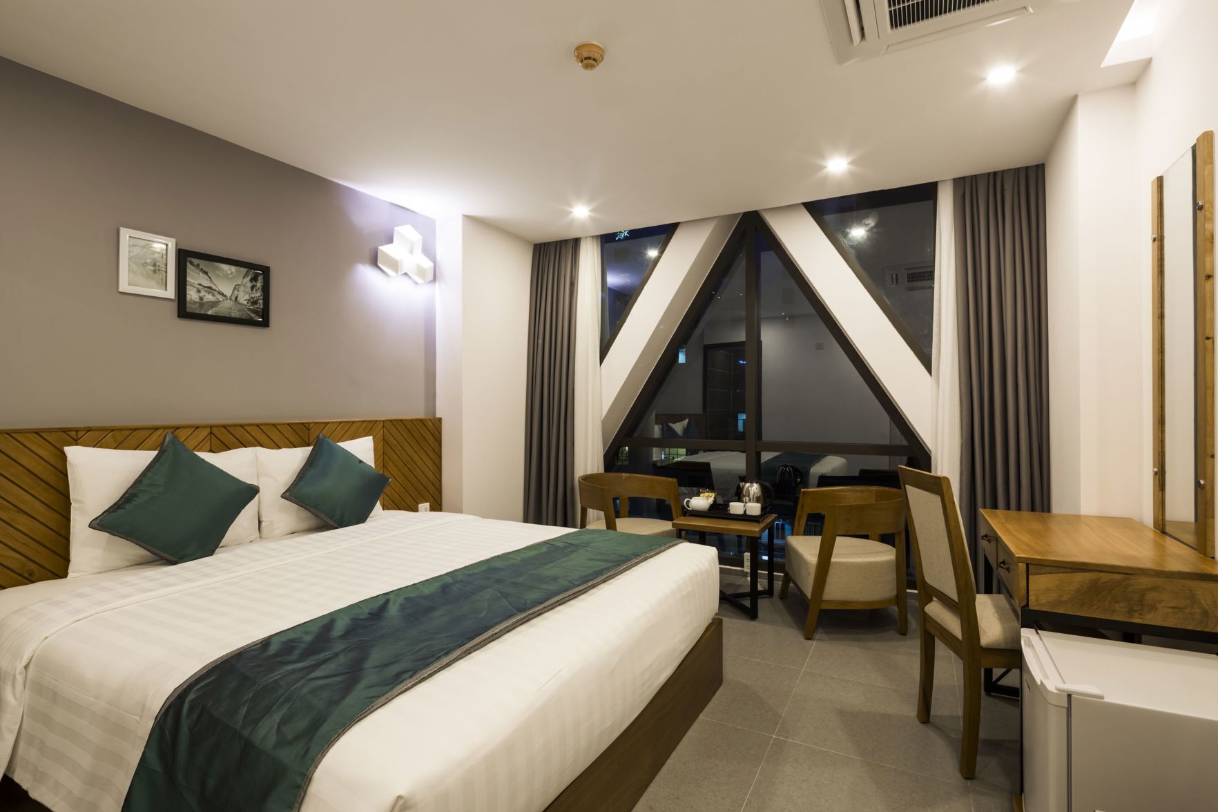 Premium bedding, minibar, in-room safe, desk