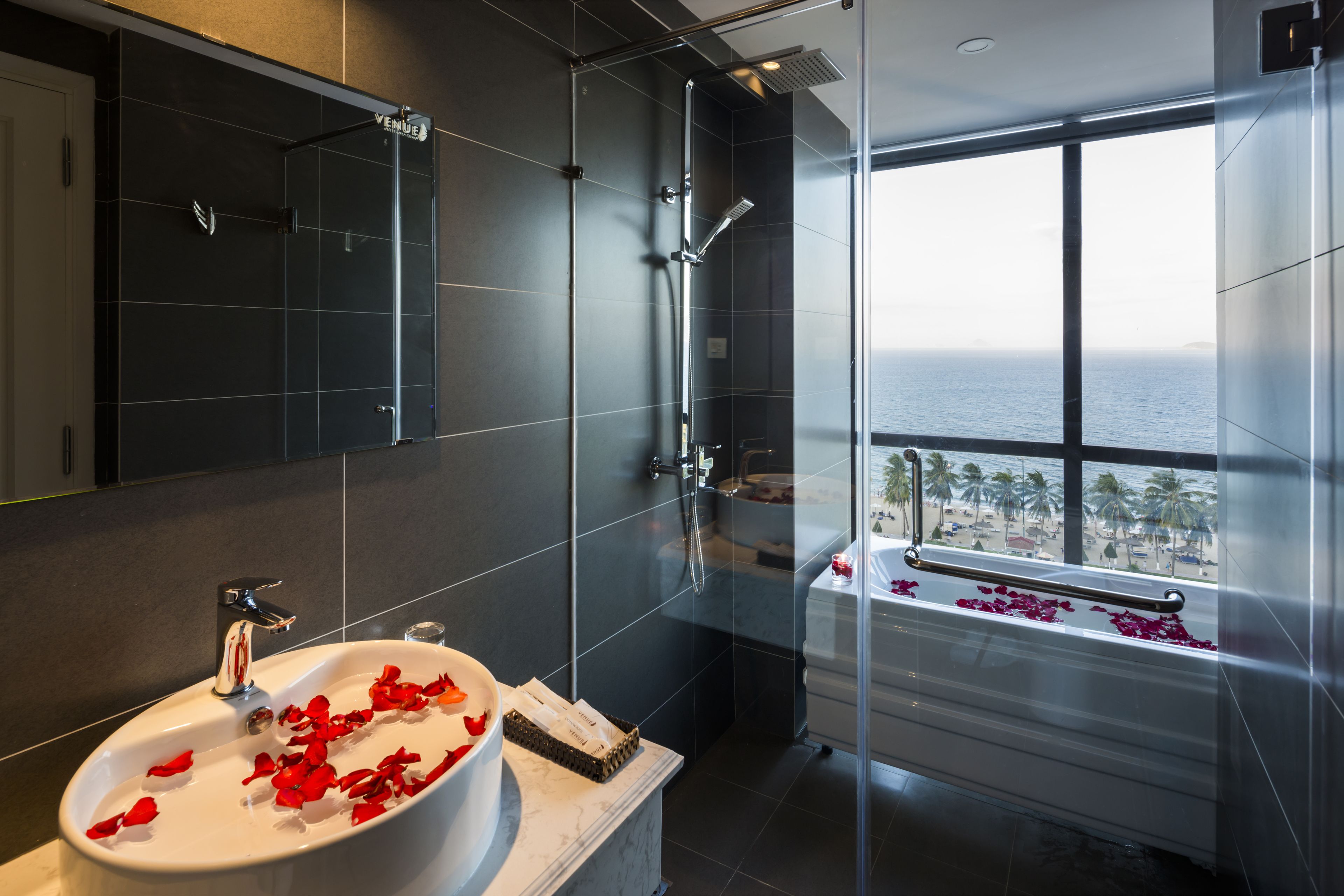 senior deluxe room | 1 bedroom, premium bedding, minibar, in-room safe