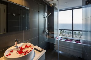 Premium bedding, minibar, in-room safe, desk - Venue Hotel (Nha Trang)