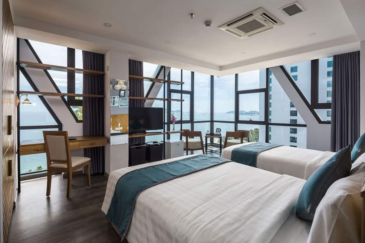 Premium bedding, minibar, in-room safe, desk