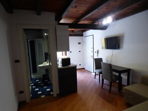 Deluxe Apartment | In-room dining