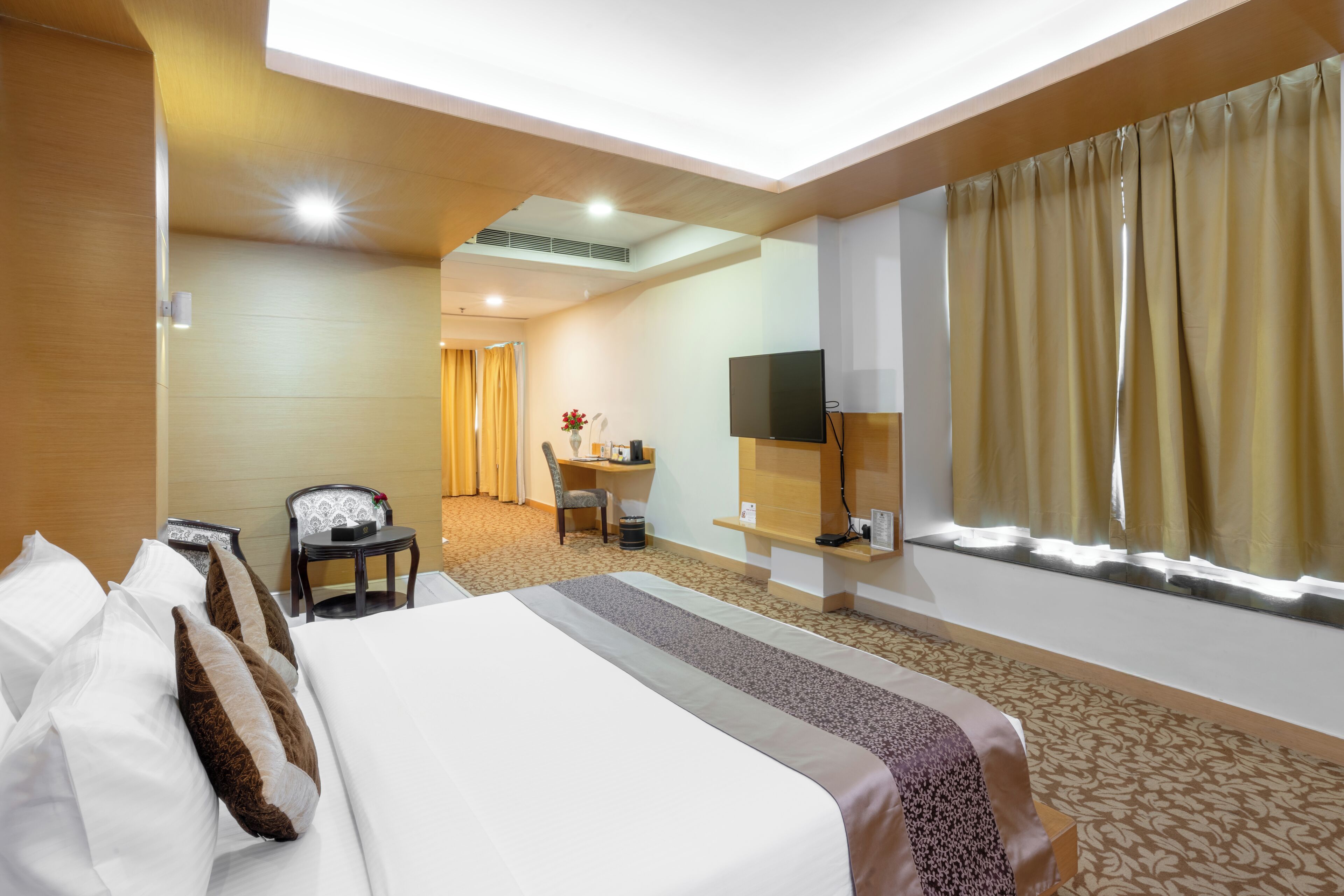 Premium Room, 1 Bedroom, Non Smoking | 1 bedroom, minibar, in-room safe, desk