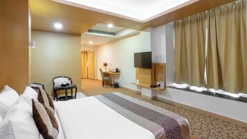 Premium Room, 1 Bedroom, Non Smoking | 1 bedroom, minibar, in-room safe, desk
