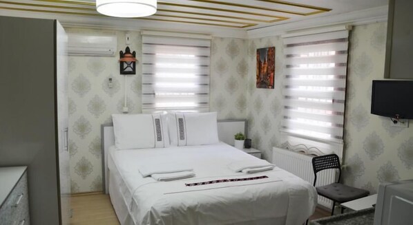 Studio | In-room safe, desk, free cribs/infant beds, free WiFi - Sophia Studio Apartments (Istanbul)