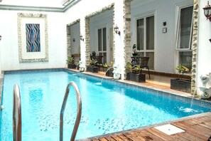 Outdoor pool - Sun Rise House (Jakarta)